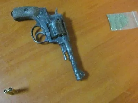 П'яного киянина з пістолетом затримали на станції метро "Теремки"