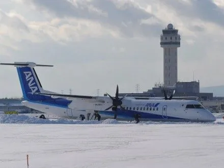 Самолет в Японии застрял в снегу