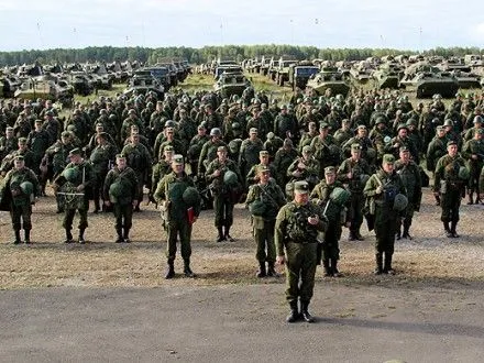 РФ стягивает к границе с Украиной более 10 тыс. военных - Генштаб