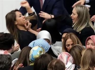 Трьох турецьких депутатів госпіталізовано після бійки у парламенті