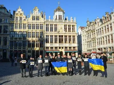 В Брюсселе украинские дипломаты присоединились к акции "United Ukraine"