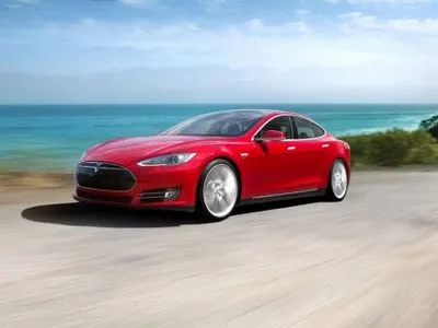 Tesla с автопилотом не будут отзывать после смертельной аварии в США