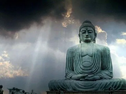 На дне водохранилища нашли 600-летнюю статую Будды в Китае