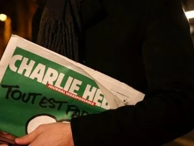 Влада Італії подала позов на Charlie Hebdo через карикатуру на трагедію в готелі