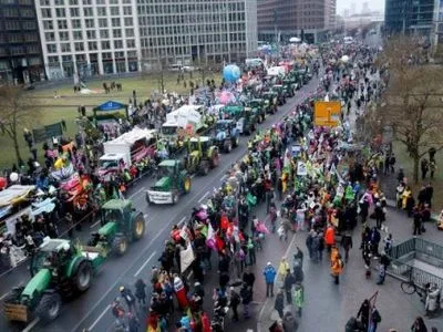 Близько 18 тис. демонстрантів у Берліні вимагали змінити агрополітику