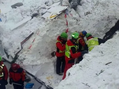 Кількість жертв сходження лавини на готель в Італії сягнула п'яти
