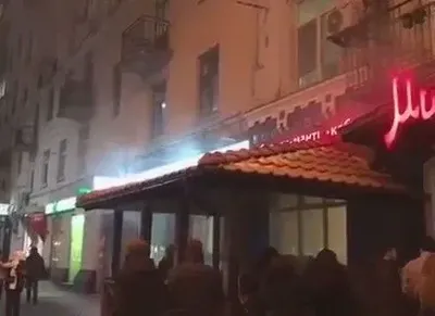 Из-за пожара из кафе в Киеве эвакуировали людей