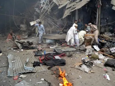 Взрыв на рынке в Пакистане унес жизни 20 человек