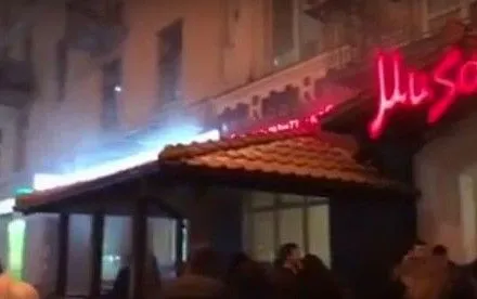 В центре Киева загорелось здание ресторана
