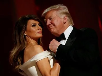 Д.Трамп с женой станцевали первый танец на балу в честь инаугурации