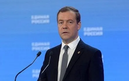 Д.Медведев: надеяться на отмену санкций не стоит