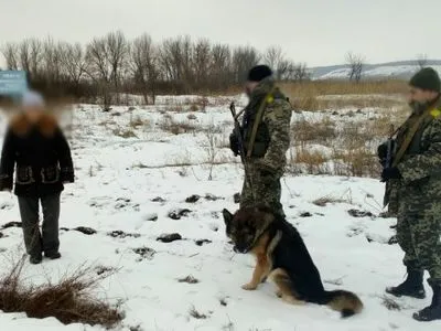 Луганские пограничники задержали женщину, которая находилась в розыске