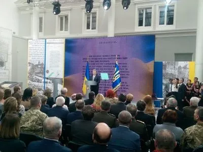 П.Порошенко: в Україні є політичні сили, які пропонують відмовитися від Донбасу