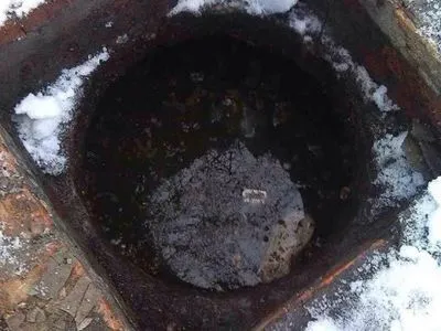 В Ровенской области 80-летняя женщина упала в канализационный септик