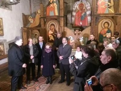 П.Порошенко у Таллінні зустрівся з українською громадою
