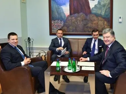 П.Порошенко проводит переговоры с премьером Эстонии