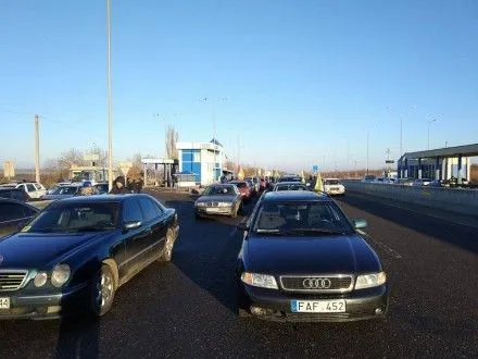 Автолюбителі перекрили трасу Одеса-Київ