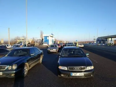 Автолюбители перекрыли трассу Одесса-Киев