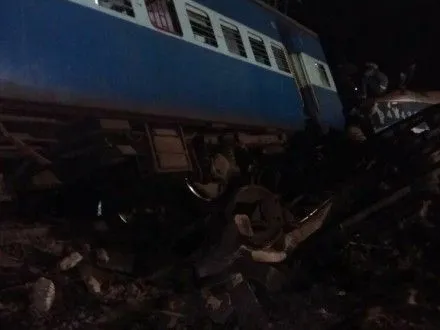 Кількість загиблих через аварію поїзда в Індії зросла до 39 осіб