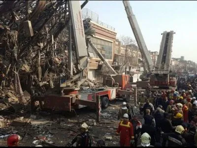 Сім тіл дістали з-під завалів багатоповерхівки в Тегерані