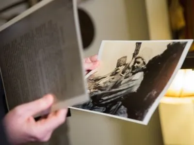 П.Порошенко в Финляндии подарили копию фотографии, где изображены гетман Скоропадский и маршал Маннергейм