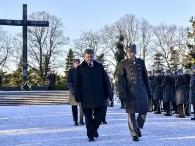 Президент Украины в Финляндии побывал на могиле маршала К.Маннергейма
