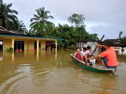 Через повені на півдні Малайзії евакуювали близько 10 тис. людей