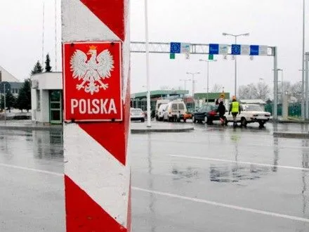 На кордоні з Польщею у чергах застрягли понад 800 автомобілів