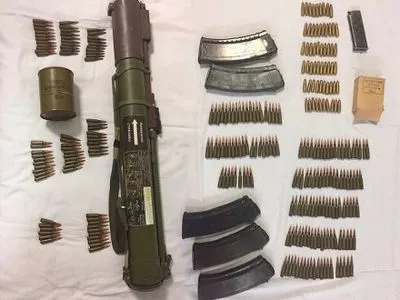 Три тайника с оружием и боеприпасами обнаружили в зоне АТО