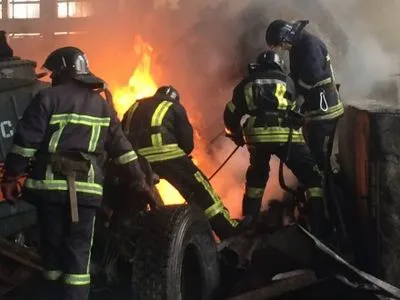 Одесские спасатели ликвидировали пожар в ангаре