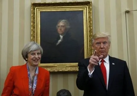 Д.Трамп показав прем'єру Британії бюст В.Черчилля в Овальному кабінету