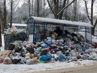 У Львові ще залишаються переповненими сміттям 216 майданчиків