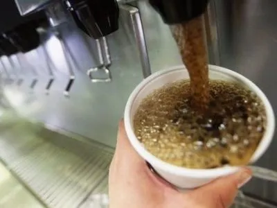 У Франції заборонили систему безлімітних солодких напоїв в кафе