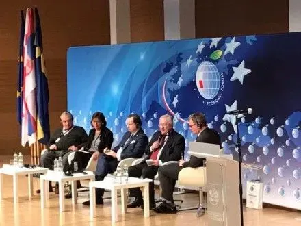 u-polschi-rozpochavsya-forum-yevropa-ukrayina