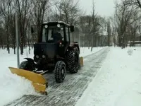 До прибирання снігу в Києві залучено більше 570 одиниць техніки