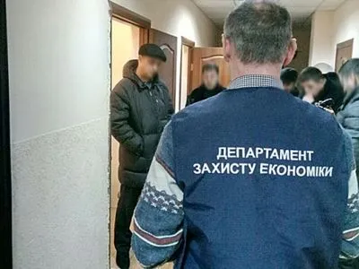 Госисполнителей на Прикарпатье поймали на взятке в 20 тыс. грн