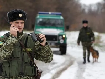 Трое украинцев пытались вывезти в Россию радионавигационное устройство