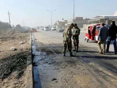 По меньшей мере три человека погибли, шестеро получили ранения в результате взрыва в Ираке