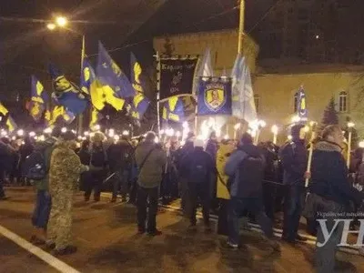 В Киеве началась факельное шествие ко Дню Героев Крут