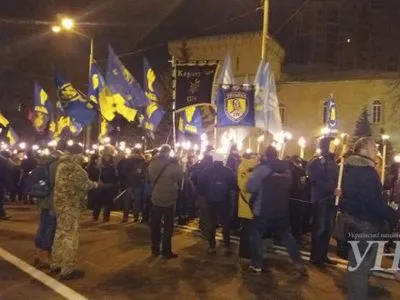 В Киеве началась факельное шествие ко Дню Героев Крут
