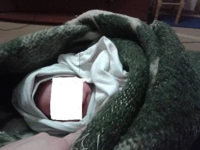 Брошенного младенца нашли в подъезде дома в Николаевской области