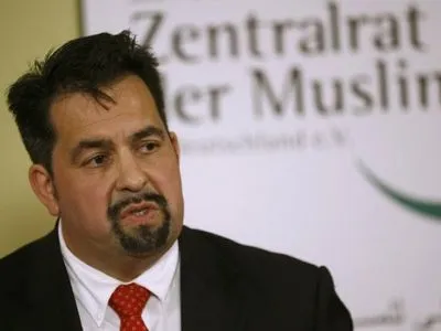 Лідер німецьких мусульман заявив, що боїться летіти в США