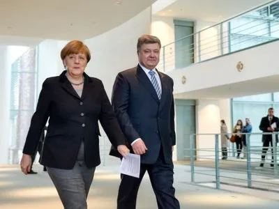 П.Порошенко пригласил А.Меркель с визитом в Украину