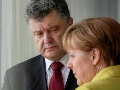 П.Порошенко обговорить з А.Меркель завершення процесу надання Україні "безвізу"