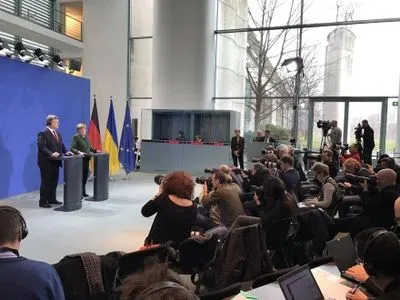 Україна залишається відданою мінським угодам - П.Порошенко (доповнено)