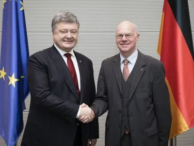 П.Порошенко начал встречу с Президентом Бундестага