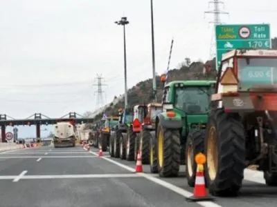Украинцев предупредили о заблокированных дорогах в Греции из-за протестов фермеров