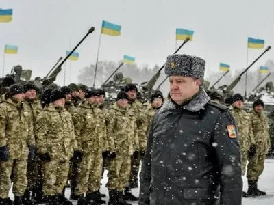 Президент: українські бійці не відповідають на артобстріли із житлових кварталів Донецька і Ясинуватої (доповнено)
