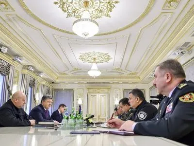 П.Порошенко розпочав нараду з силовиками щодо ситуації в Авдіївці (доповнено)