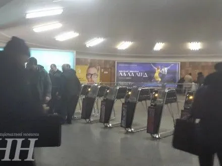 В работе турникетов на станции метро "Майдан Незалежности" произошел сбой